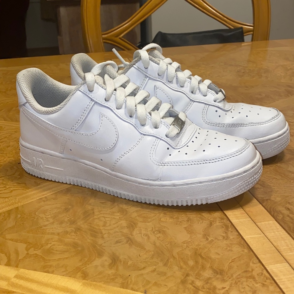 Nike Air Force 1 White Athletic Shoes Size 7